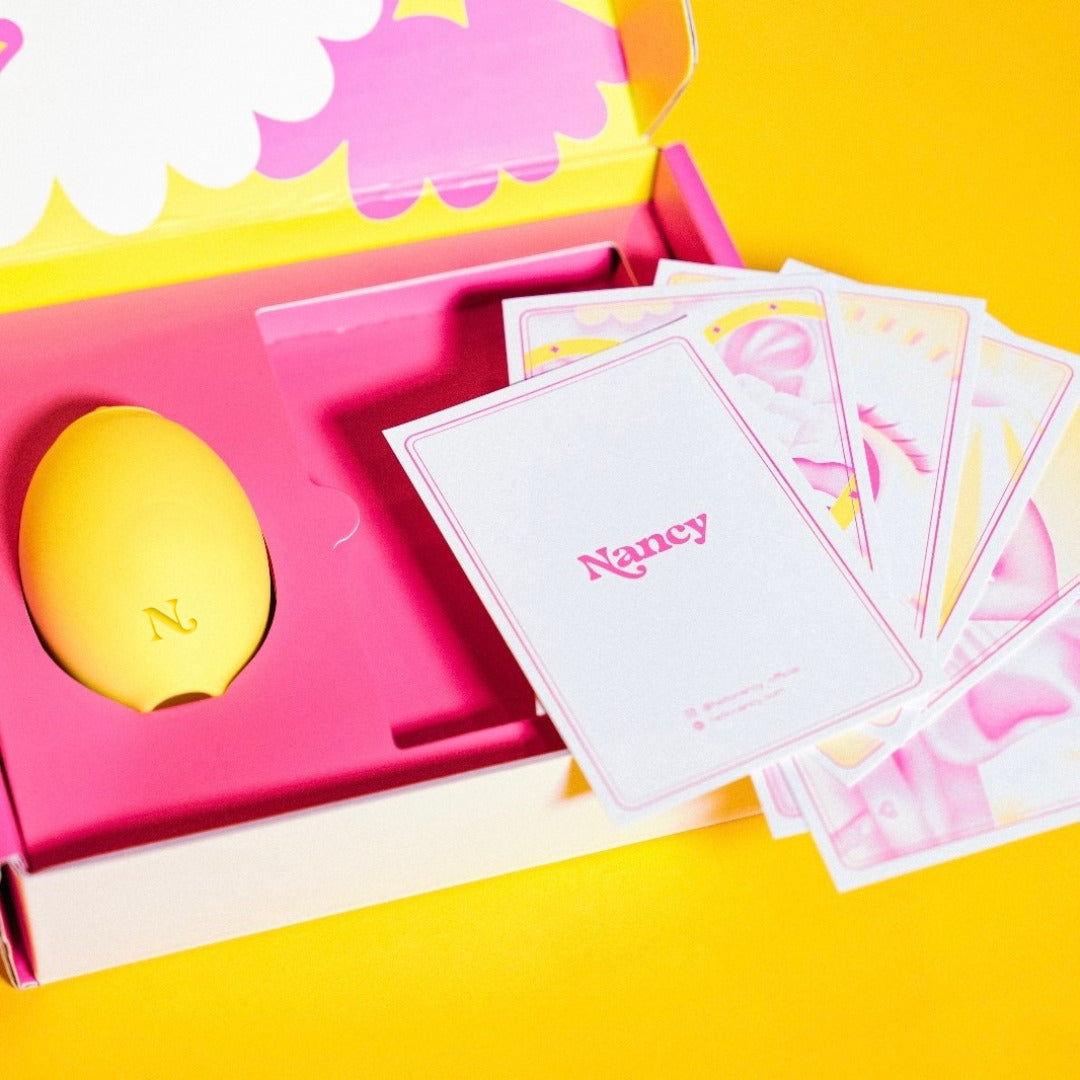 Lemon clitoral vibrator with travel pouch